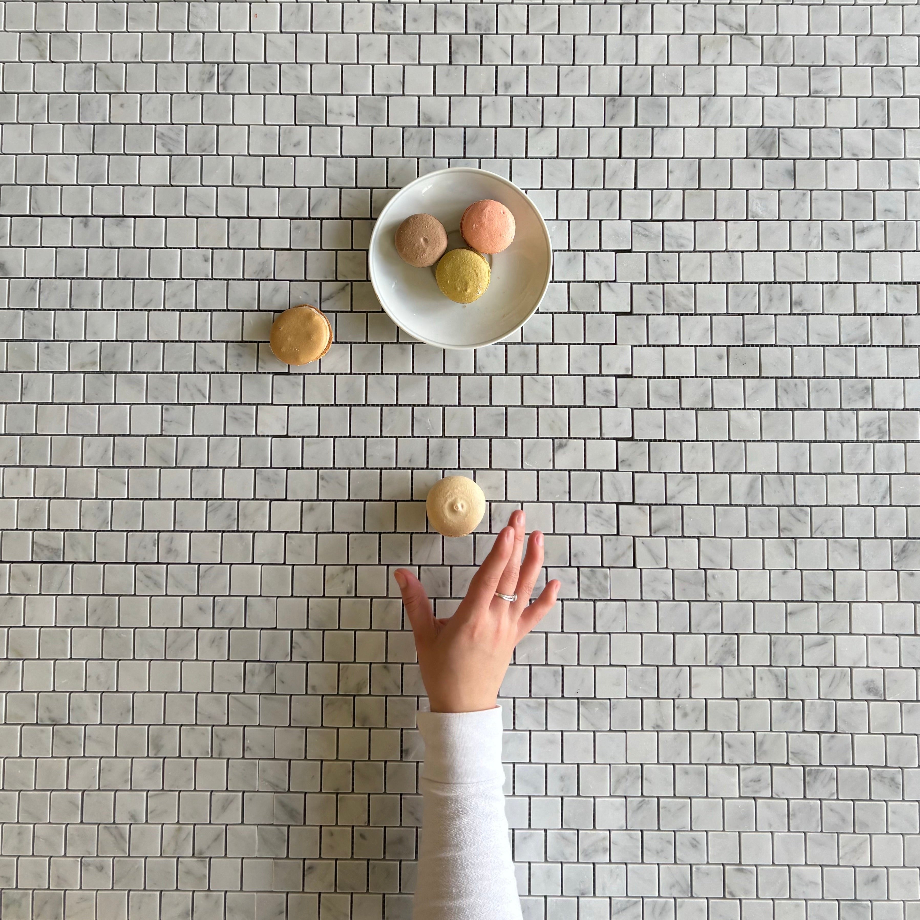 BIANCO CARRARA MARBLE MOSAIC POLISHED STAGGERED 1